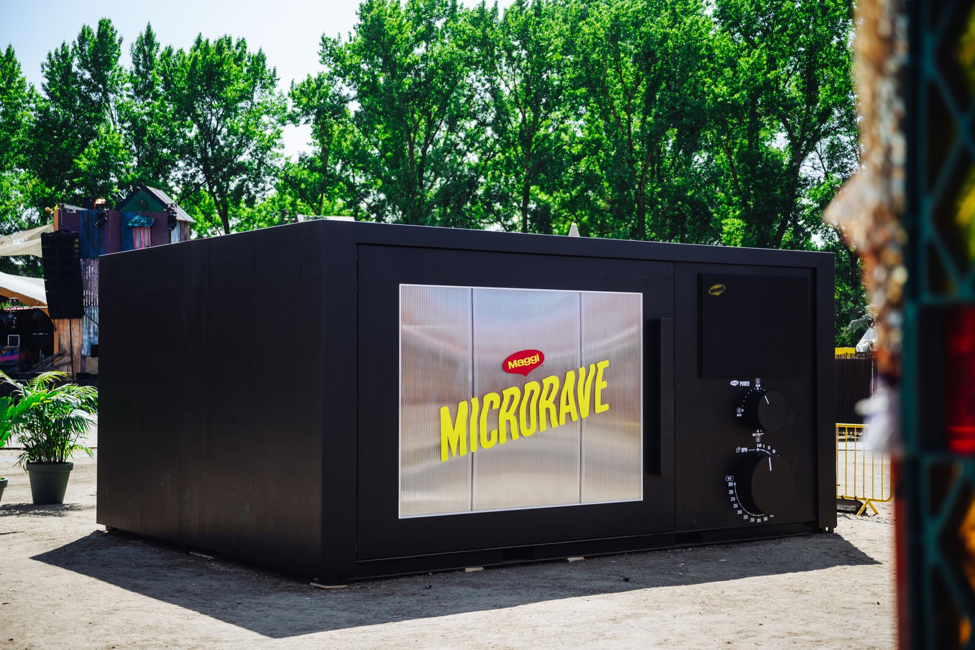 MAGGI zet reusachtige magnetron neer op Solar Festival