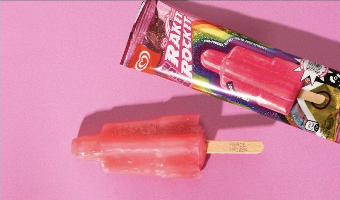 Iconisch ‘Raket’ ijsje kleurt Amsterdam deze zomer extra roze met 'Pride Raket'