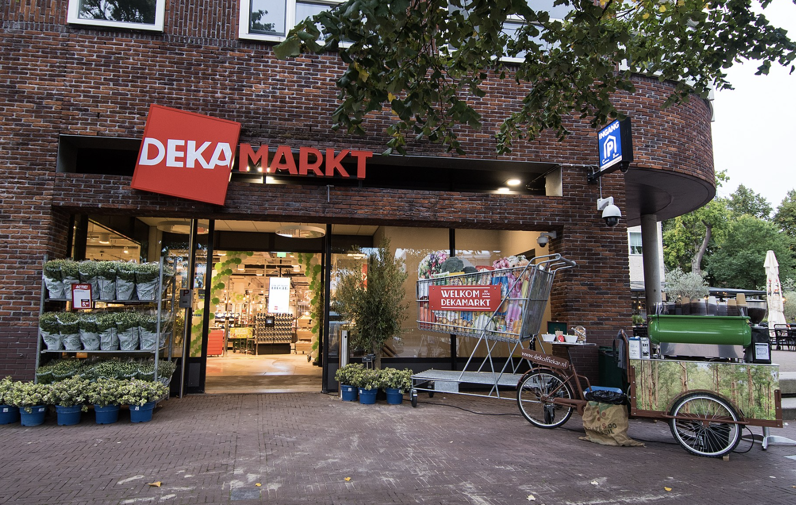 DekaMarkt boekt succes met nieuwe formule