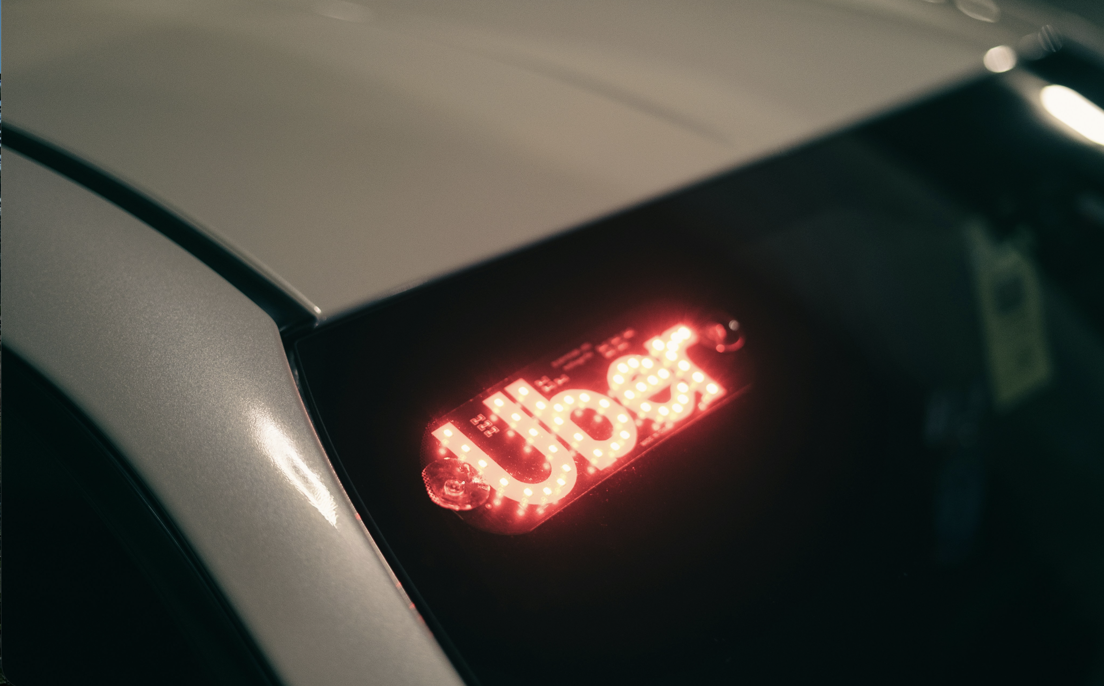 Nederlandse toezichthouder legt Uber recordboete op van 825 miljoen