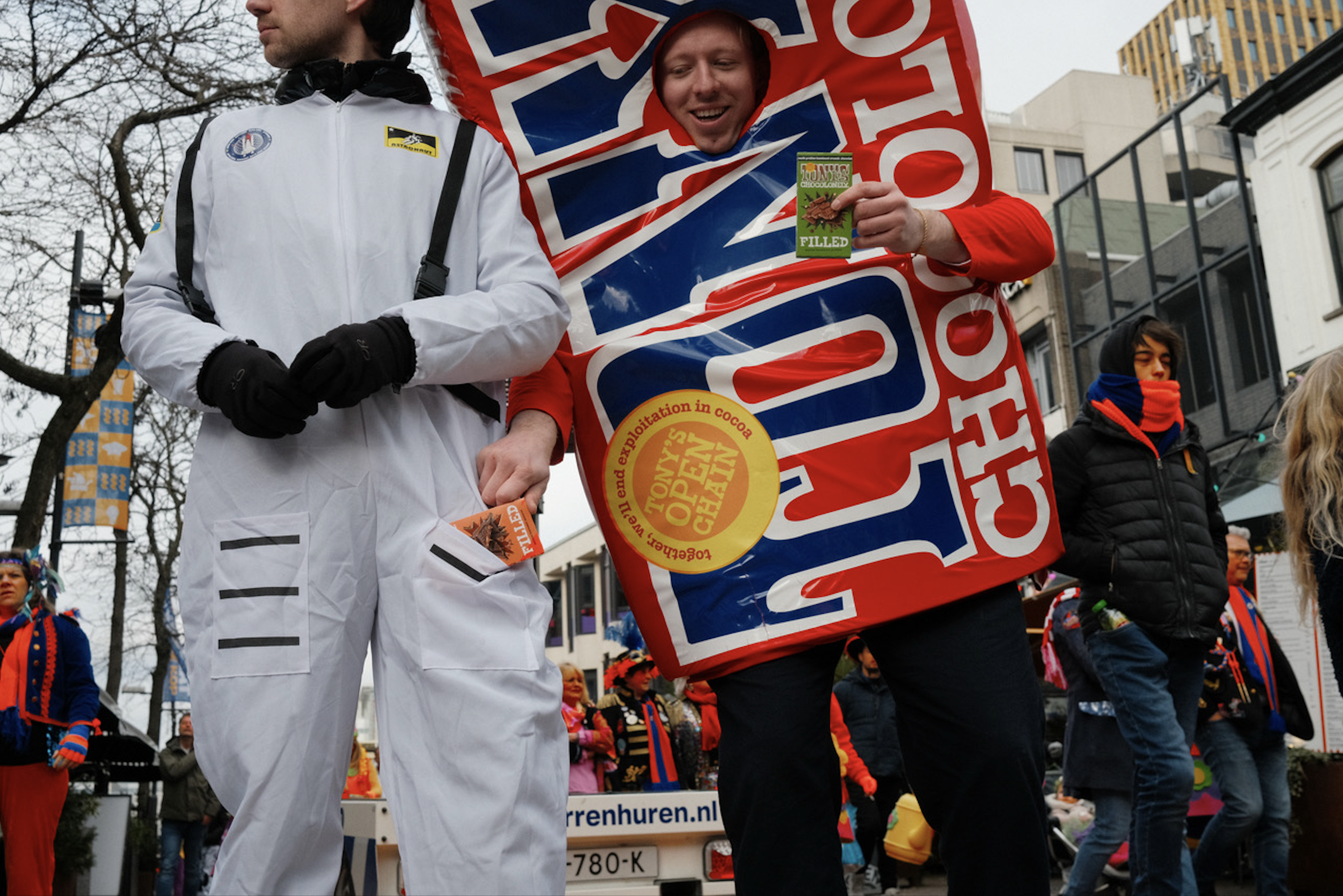 Tony's Chocolonely rolt geen zakken, maar vult ze