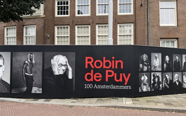 Robin de Puy fotografeert 100 Amsterdammers, nu te zien in de stad