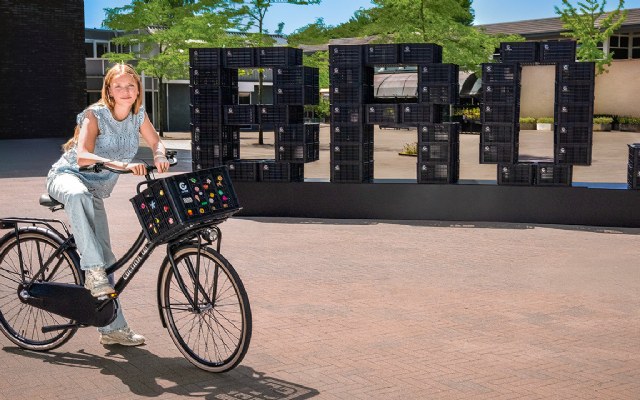 Cortina en Lemon bouwen gigantische ‘Bro’-installatie,  letterlijk, met fietskratjes 