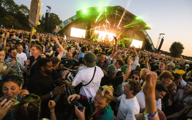Kruidvat trekt naar festivalcamping met eigen Badhuis