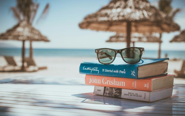 De FONK-vakantiestapel: boeken die je deze zomer niet mag overslaan