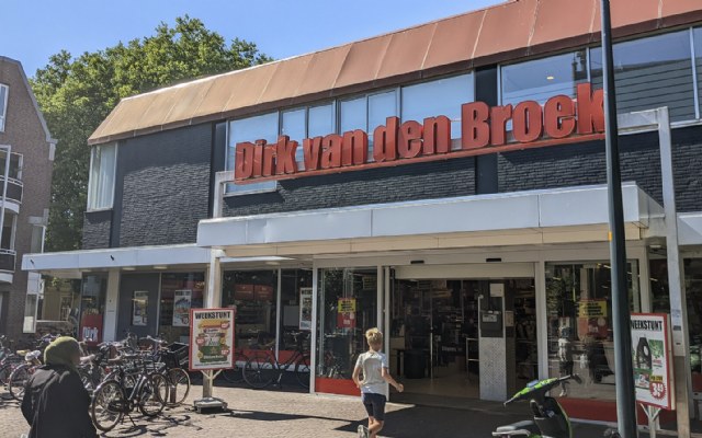 Consumentenbond bewijst: niemand is goedkoper dan Dirk met budgetboodschappen