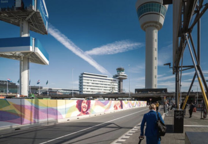 Straat en Wink realiseren muurschildering van honderden meters op Schiphol