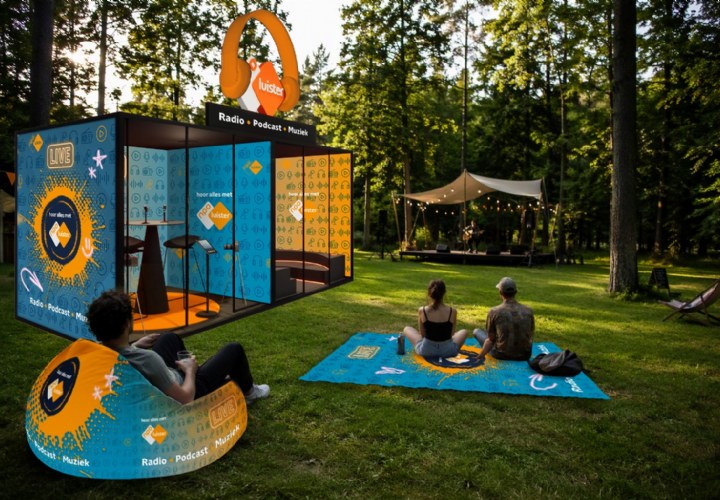 NPO Luister brengt podcast-opnamestudio en bezoekersactivatie naar Lowlands